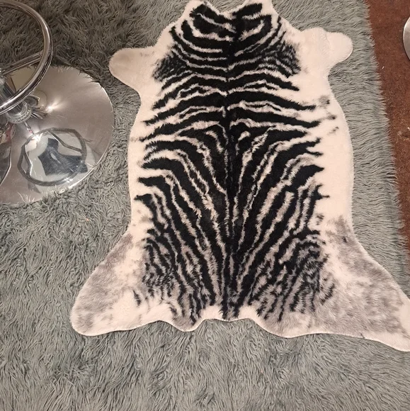 NEW 44 x 44 ZEBRA RUG - Picture 1 of 4